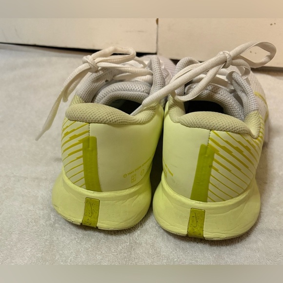 NikeCourt Air Zoom Vapor Pro 2 Women's Hard Court Tennis Shoes White/Yellow 7 - Picture 5 of 7